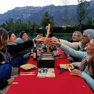 Family-raclette-on-the-water.jpg